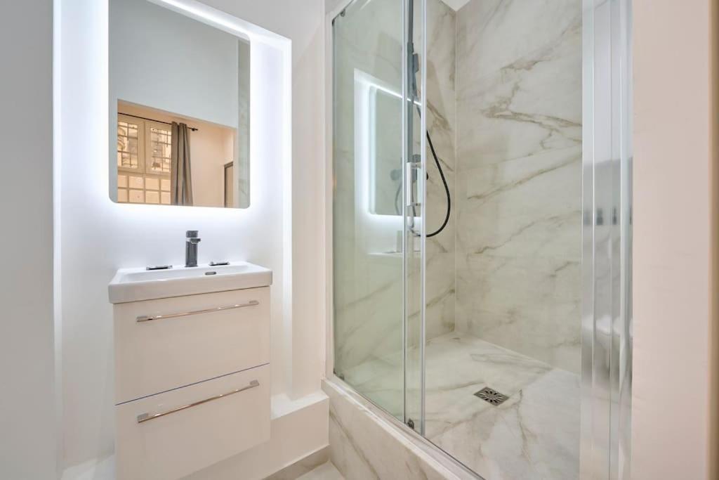Marais - Modern Apartment Paris Ngoại thất bức ảnh